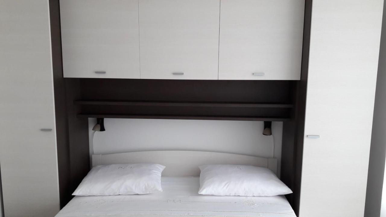 Apartment Nena- Apartman Sa Posebnim Ulazom U Prizemlju, Terasom I Zelenom Okucnicom Rakotule Eksteriør billede