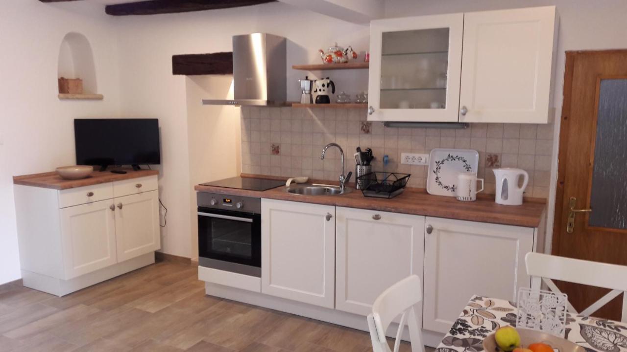 Apartment Nena- Apartman Sa Posebnim Ulazom U Prizemlju, Terasom I Zelenom Okucnicom Rakotule Eksteriør billede