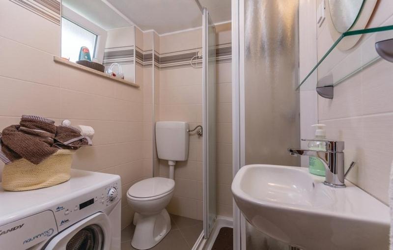 Apartment Nena- Apartman Sa Posebnim Ulazom U Prizemlju, Terasom I Zelenom Okucnicom Rakotule Eksteriør billede